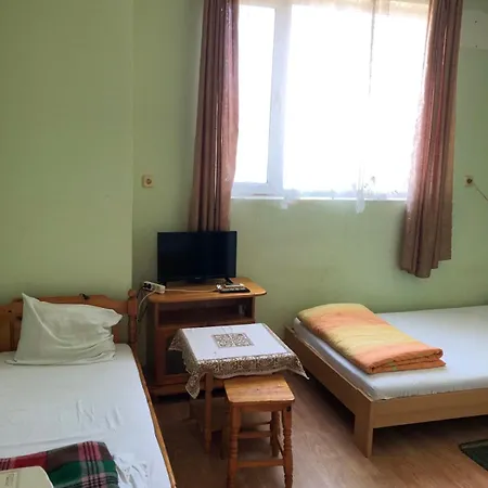 за гости контраст Ямбол